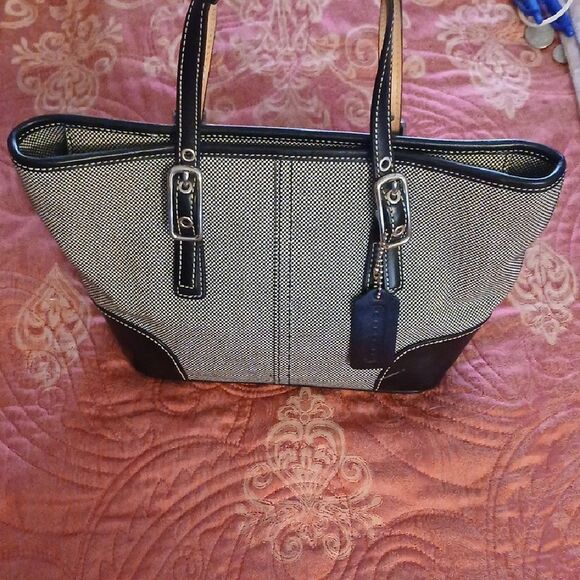 Elegant Black and Cream Tote Bag - Picture 1 of 7